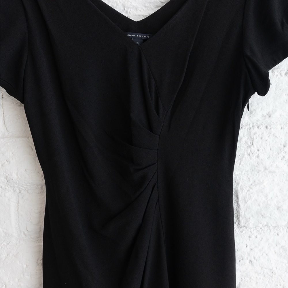 Banana Republic Black Pleated Fitted Dress - Size 12 - Picture 3 of 7